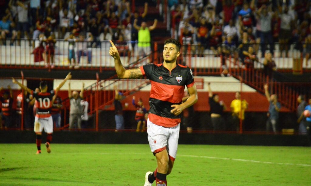 Pedro Raul acerta com o Botafogo para 2020 e deixa o Atlético Goianiense