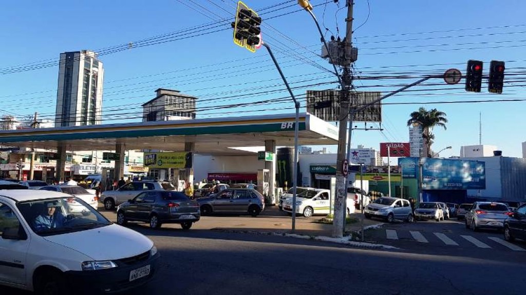 Postos da capital oferecem gasolina 'sem imposto' nesta quinta-feira