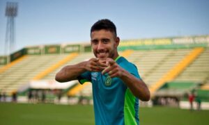 Alan Ruschel é contratado pelo Goiás até o fim do ano