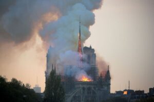 Doações para reconstrução de Notre-Dame somam US$ 900 milhões