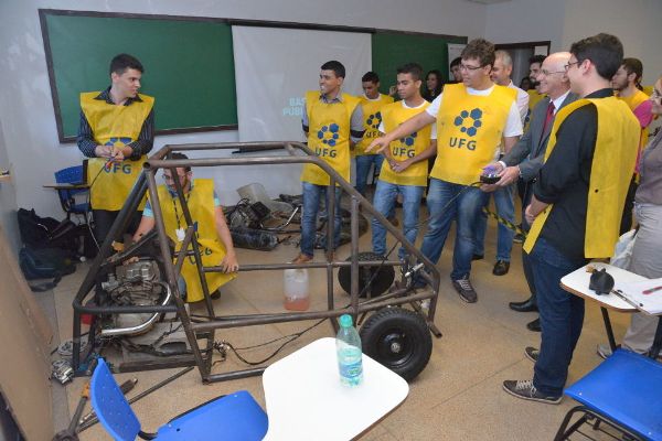 UFG recebe estudantes do ensino médio no Espaço das Profissões