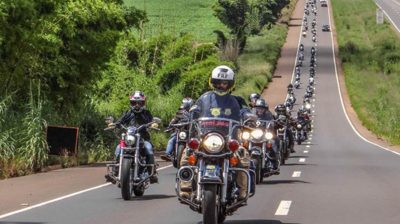 Motos lendárias desfilam na capital neste sábado (20)