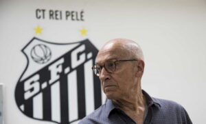 Jesualdo é apresentado no Santos e fala sobre Pelé e a história do clube