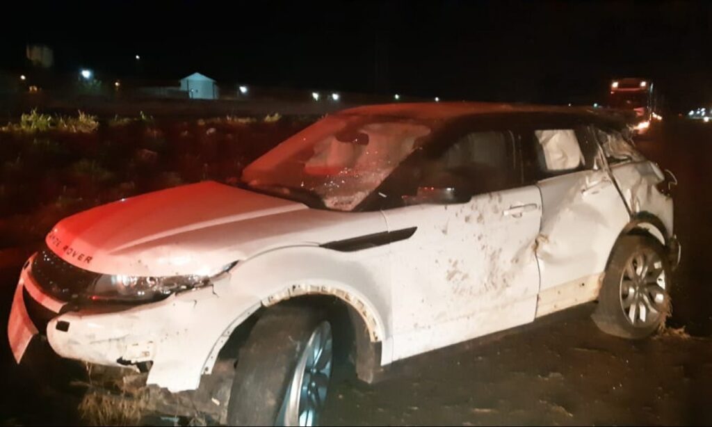 Adolescente morre atropelado por carro de luxo ao atravessar a BR-060