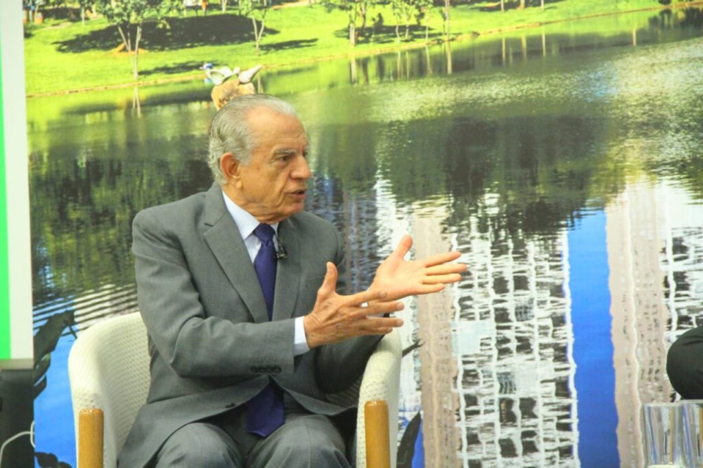 Prefeito Iris Rezende nomeia novos auxiliares