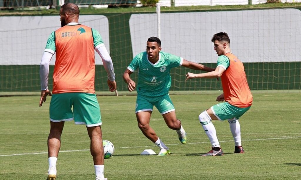 Goiás entra em campo sabendo do resultado de rivais: "Não podemos deixar influenciar"