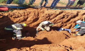 Corpo de Bombeiros resgata vítimas de soterramento em Trindade