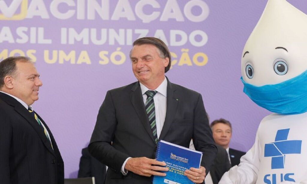 Bolsonaro autoriza recurso bilionário para vacinação da população contra Covid-19