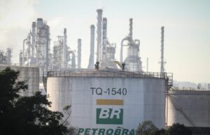 Bolsonaro anuncia redução no preço da gasolina nas refinarias