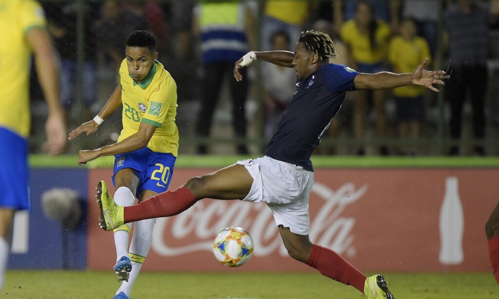 Brasil busca virada sobre a França e está na final do Mundial Sub-17