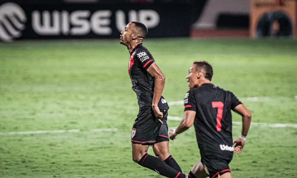 Atlético Goianiense recebe o Botafogo no estádio Olímpico