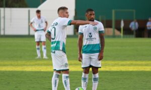 Goiás negocia empréstimo de mais três jogadores sem espaço no elenco