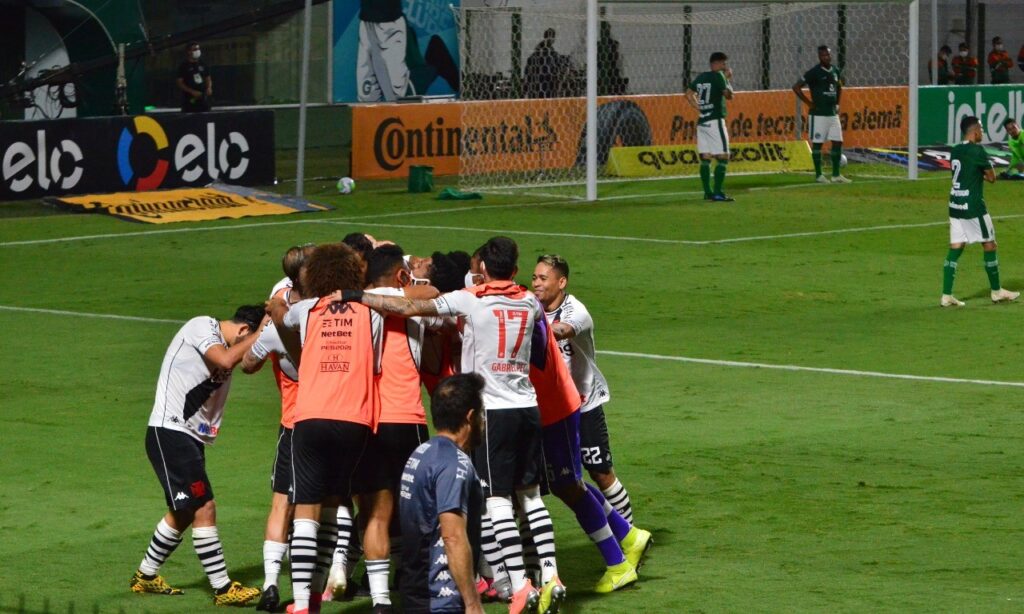 Goiás perde para Vasco no tempo normal e vê Fernando Miguel brilhar em penalidades