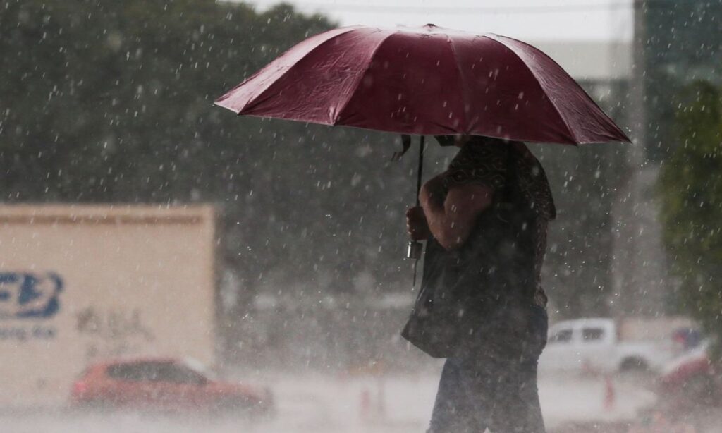 Domingo de carnaval terá chuva em grande parte do país