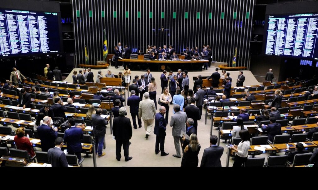 Câmara dos deputados rejeita destaques individuais à PEC da Previdência