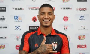 Pereira celebra feito inédito e quer jogar no Goianão e na Série A