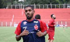 Vila Nova tem desfalque no meio-campo para enfrentar o Bragantino