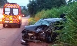 Colisão entre carros deixa um morto e três feridos na GO-060