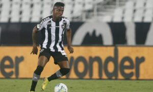 Vila Nova acerta a contratação do atacante Kelvin