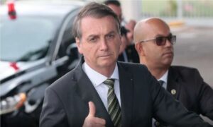 Hospital que Bolsonaro fez teste omite dois pacientes com coronavírus