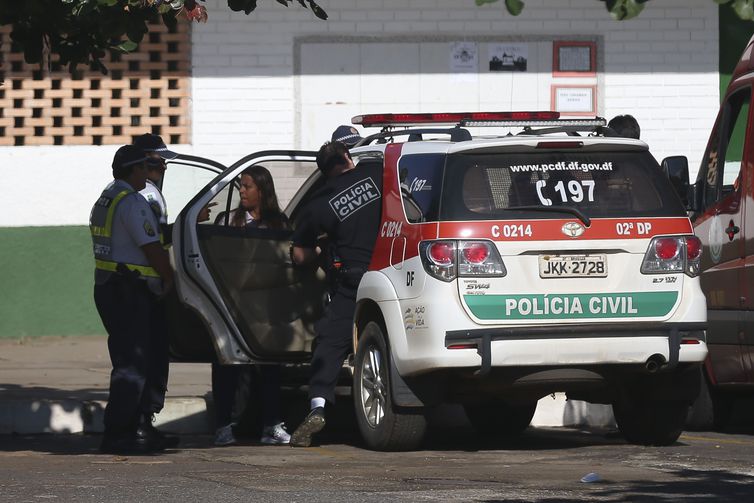 Troca de mensagens com ameaças a escola no DF suspende aulas