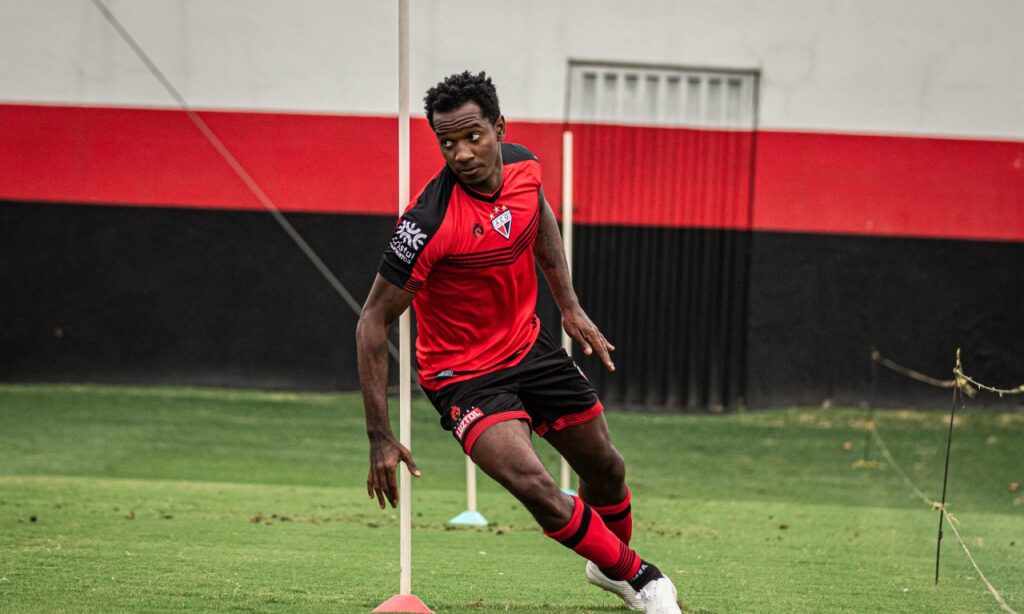 Hyuri se diz "tranquilo" para substituir Renato Kayzer e afirma estar confiante para Copa do Brasil