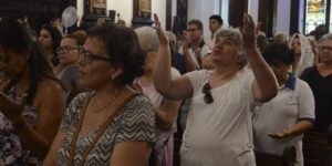 Catedral celebra missa em homenagem às vítimas de ataque