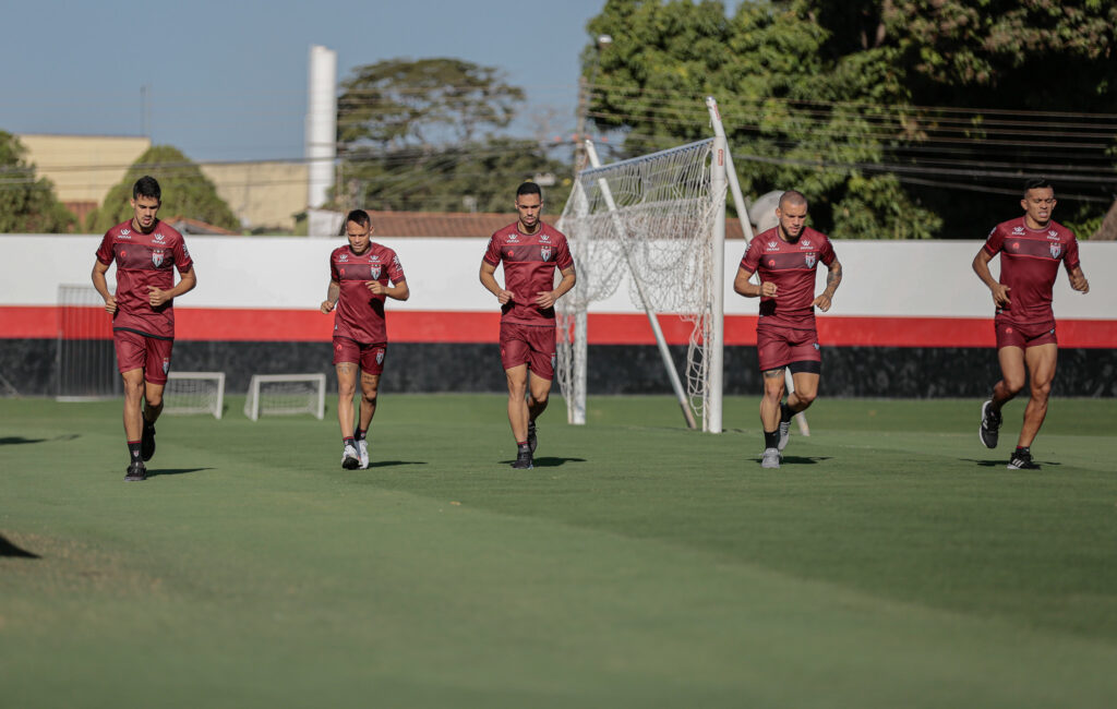 Atlético-GO embarca para três partidas seguidas longe de Goiânia