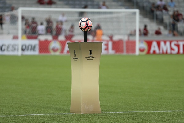 Hoje tem Libertadores e Copa do Brasil