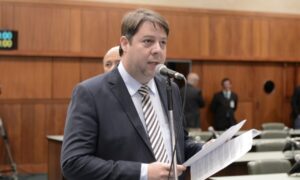 Deputado Karlos Cabral apresenta projeto com medidas mais rígidas contra a Covid-19