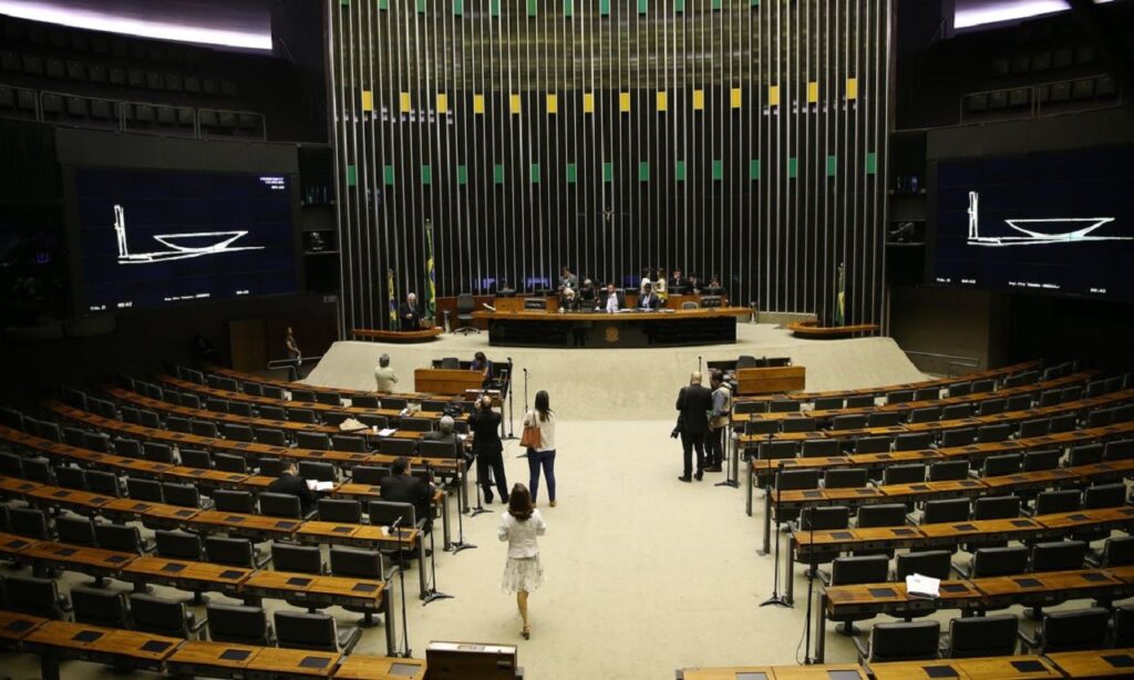 Após Senado derrubar veto