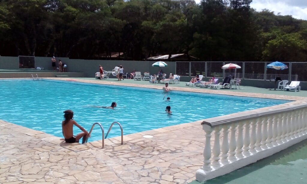 COE libera uso de piscinas em clubes