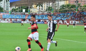 Matheus comemora "disputa" com Kayzer pela artilharia e destaca força do elenco após goleada