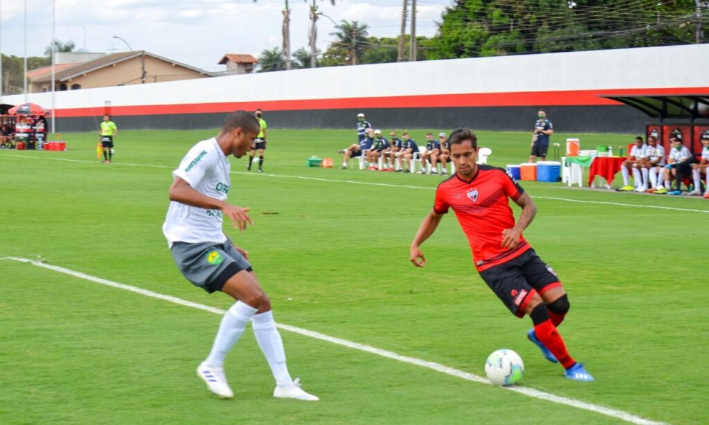 Atlético sofre gol no último minuto e fica no empate contra o Cuiabá