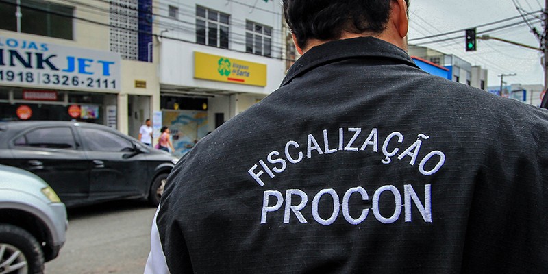 Procon apreende mais de 200 kg de produtos impróprios