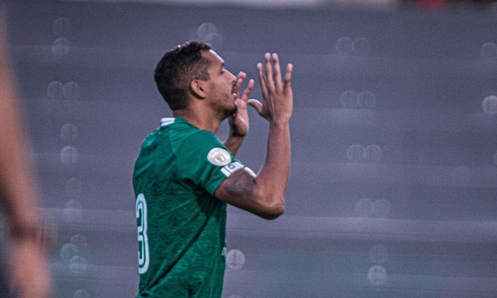 David Duarte chega ao sexto gol pelo Goiás e quer pensamento ‘jogo a jogo’ no Brasileirão