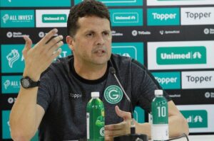 Claudinei não vê motivos para anular partida contra a Chapecoense