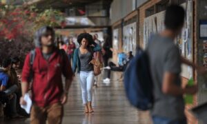 Cresce total de negros em universidades