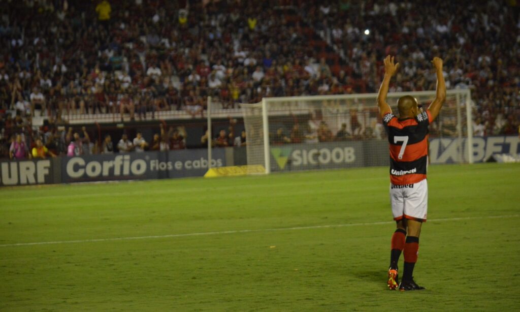 Atlético Goianiense recebe o lanterna Figueirense pela Série B