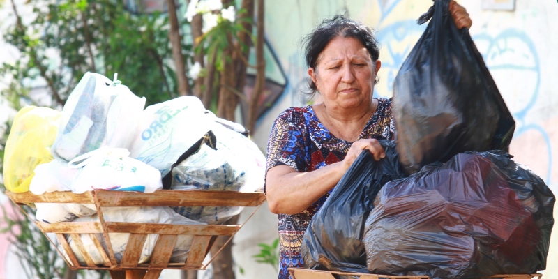 Trindade com coleta de lixo irregular