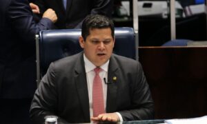 Senado pode concluir PEC paralela na terça (19)