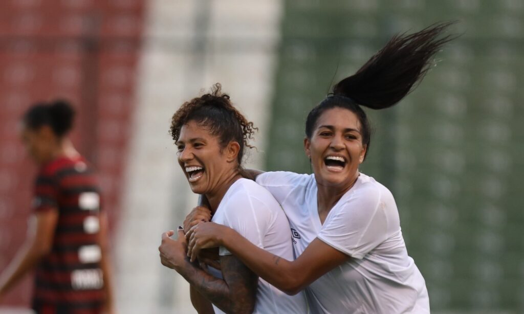 Santos goleia Flamengo; Corinthians vence clássico