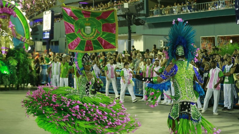 Mangueira e Estácio comemoram títulos do Carnaval do Rio