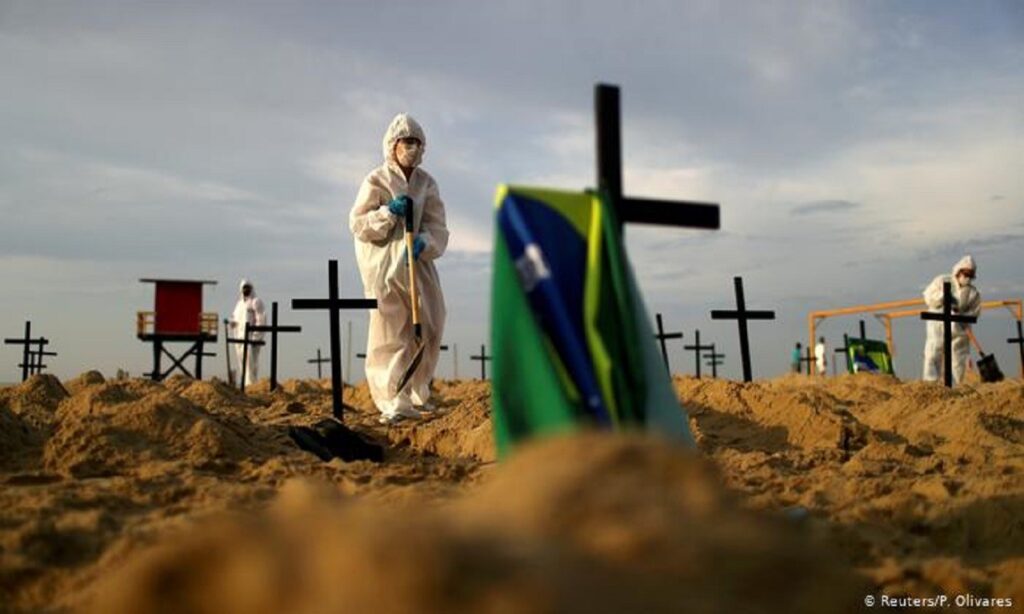 Pesquisadores pedem a governantes fechamento das praias