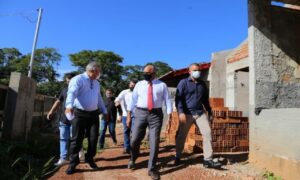 Prefeito de Goiânia anuncia retomada de obras em creches