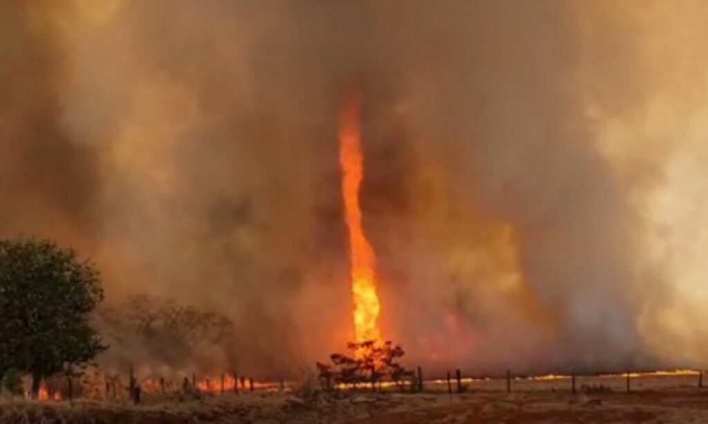 Segundo redemoinho de fogo é gravado em Santa Helena de Goiás