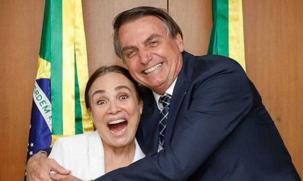 Bolsonaro diz que nomeação de Regina Duarte deve sair quando ele voltar da Índia