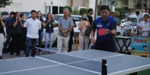 Medalhista Hugo Hoyama inaugura praça dedicada à prática de pingue-pongue