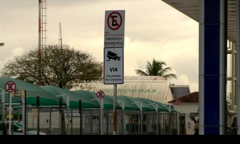 SMT começa a multar carros flagrados cometendo infrações no aeroporto de Goiânia