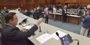 Assembleia aprova PEC do Orçamento